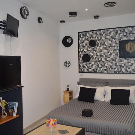Geometric Art Home Бари Экстерьер фото